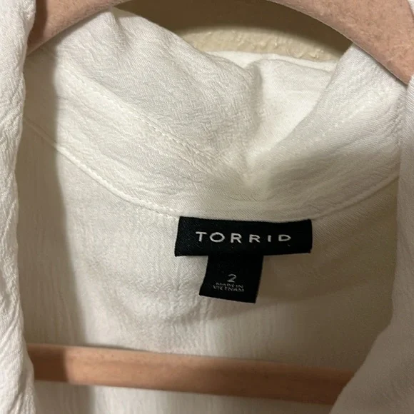 Torrid Taylor White button down shirt with embroidered silver stars Size 2X - Picture 7 of 11